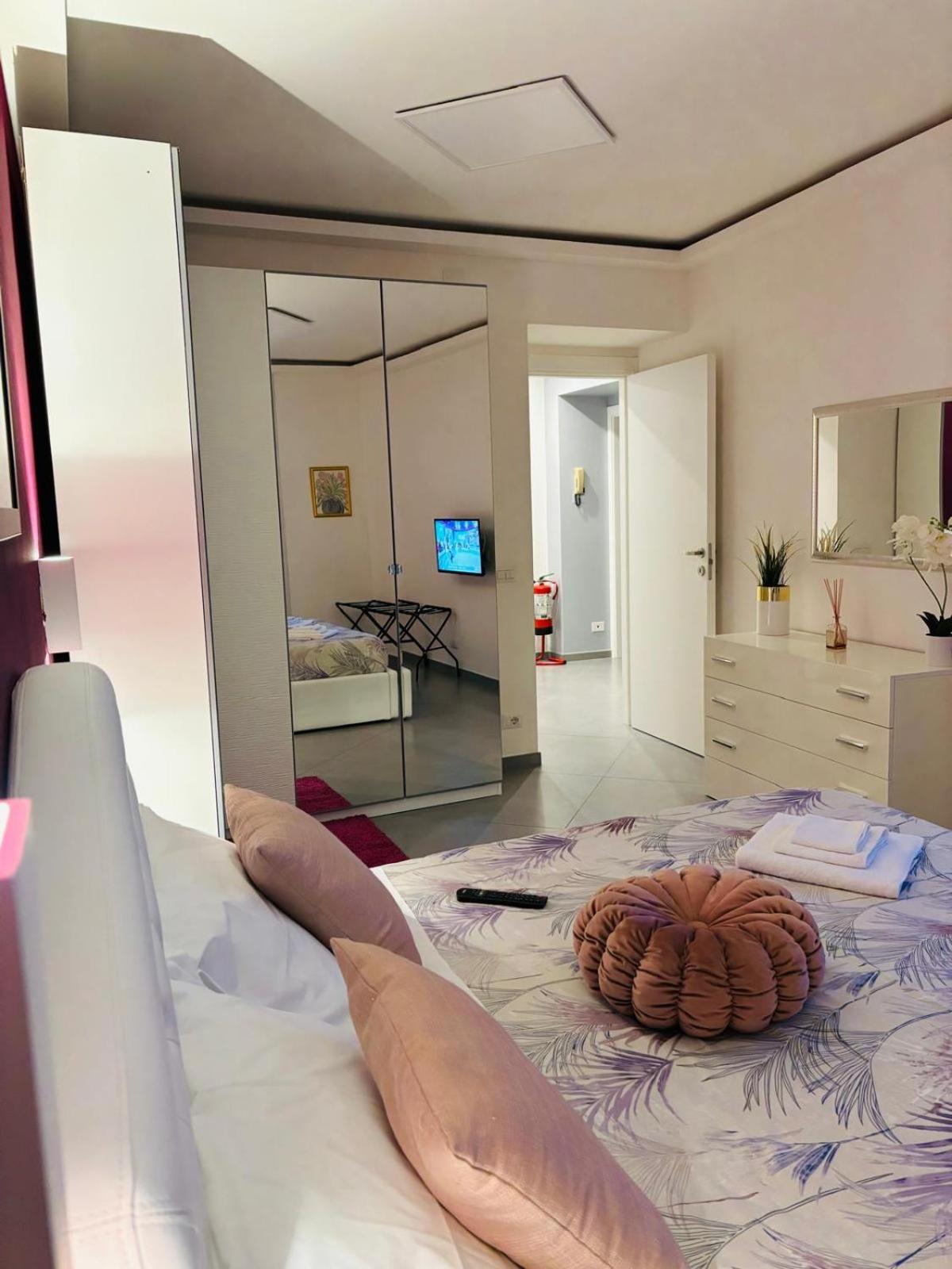 Nice Apartments In The Historic Center فيربانيا المظهر الخارجي الصورة